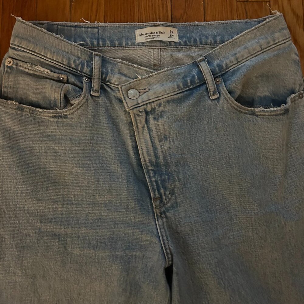 Abercrombie & Fitch '90s Straight Ultra High Rise w/ Criss-Cross Waist Size 10s